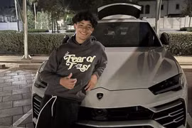  Ronaldo tặng con trai siêu xe Lamborghini Urus hơn 7,8 tỷ đồng