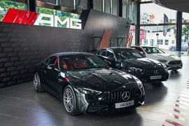 Hàng loạt xe sang "đại hạ giá" cuối năm, có mẫu ôtô giảm cả tỷ đồng