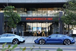 Porsche bị kiện 7,91 nghìn tỷ đồng vì ép đại lý xây dựng showroom