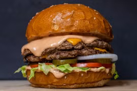 Bánh mì kẹp thịt gần 300 triệu đồng, có tiền cũng khó mua