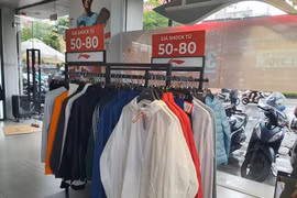 Nhiều mặt hàng giảm giá sâu ngày 11/11, khách vẫn "thờ ơ" 