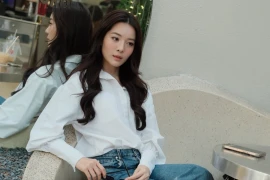 Karen Nguyễn diện sơ mi trắng “đẹp bất bại” tối giản nhưng khỏe khoắn