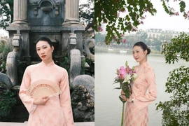 Hoa khôi bóng chuyền Nguyệt Anh diện áo dài rất xinh đẹp chào đón năm mới 