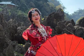 Đỗ Yên Đan diện đồ dân tộc, rạng rỡ mừng Tết cổ truyền đồng bào H’Mông