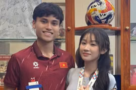 Bạn gái TikToker nổi tiếng của tiền vệ U23 Việt Nam là ai?