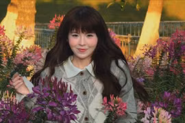 Hot girl FAPtv Thúy Kiều khoe 'giao diện mới' ngay ngày đầu năm