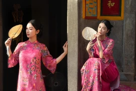 Gái xinh Jun Vũ diện áo dài, nhan sắc mảnh mai nhẹ nhàng tựa nàng thơ