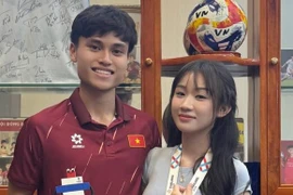 Bạn gái TikToker nổi tiếng của tiền vệ U23 Việt Nam là ai?