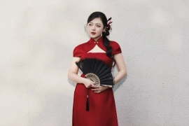 MC Vũ Phương Thảo khoe sắc vóc trong áo dài cách tân