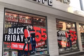 Đua nhau giảm giá dịp Black Friday, có nơi giảm 80% vẫn vắng khách 