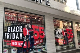 Đua nhau giảm giá dịp Black Friday, có nơi giảm 80% vẫn vắng khách 