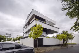 Ngỡ ngàng ngôi nhà 'biết bay' giữa đô thị