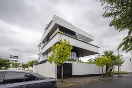 Ngỡ ngàng ngôi nhà 'biết bay' giữa đô thị