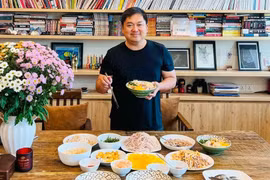 Những hình ảnh đời thường giản dị của ông Hoàng Nam Tiến 