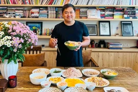 Những hình ảnh đời thường giản dị của ông Hoàng Nam Tiến 