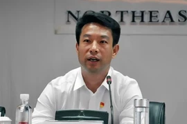 Tỷ phú 7 năm liên tiếp xếp tiền thành núi thưởng Tết cho nhân viên