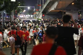 Khu vực Kim Mã-Liễu Giai chật kín người xem tổng duyệt diễu binh từ 4h sáng 