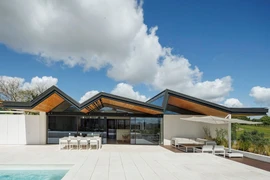 Độc đáo biệt thự 3 tầng với lối vào từ tầng trên