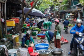 Chợ tạm, chợ cóc ở Hà Nội trước thời điểm bị dẹp bỏ