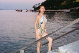 Quỳnh Anh Shyn diện bikini cắt xẻ táo bạo, visual đẹp ngỡ như poster điện ảnh