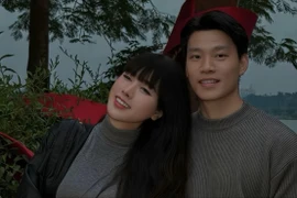 Cầu thủ Vũ Văn Thanh và bạn gái hot girl khoe ảnh chung cực ngọt ngào