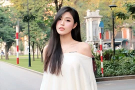 Cựu hoa khôi bóng chuyền Đặng Thu Huyền diện áo lệch vai, nhan sắc miễn chê