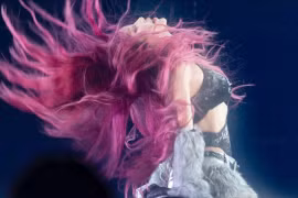 “Chị đẹp” Trang Pháp cháy trên sân khấu, body khiến khán giả khó rời mắt