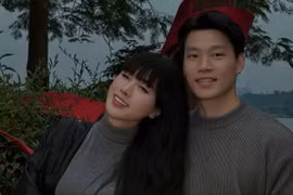 Cầu thủ Vũ Văn Thanh và bạn gái hot girl khoe ảnh chung cực ngọt ngào