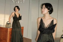 “Cô em trendy” Khánh Linh diện váy đen khoe vẻ đẹp ma mị