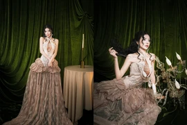 MC hot nhất LMHT diện váy quyến rũ đón mùa lễ hội cuối năm