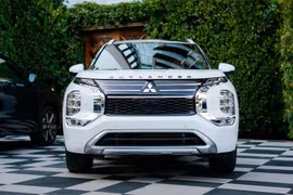 Mitsubishi Outlander 2026 mở bán từ 29.995 USD, thêm động cơ hybrid mới