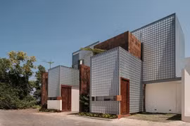 Khám phá biệt thự độc đáo với mặt tiền gạch kính 