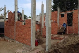 Người dân gồng mình xoay xở khi giá vật liệu xây dựng tăng