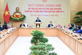 Thủ tướng mong muốn mỗi thầy, cô giáo là tấm gương sáng về rèn đức, luyện tài