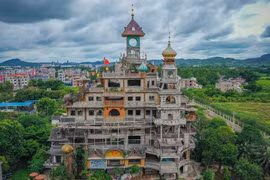 Cận cảnh "biệt thự điên" hơn 50 tỷ gần 10 năm mới hoàn thiện 