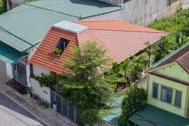 Nhà một gian với mái dốc phủ ngói độc đáo ở Nghệ An 