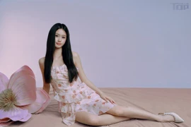 Con gái 15 tuổi của Chung Lệ Đề gây bão showbiz Trung Quốc