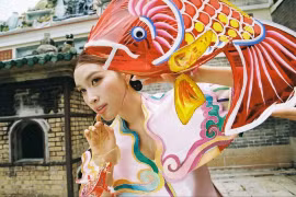 'Nữ MC chân dài nhất Việt Nam' khoe ảnh Trung thu đậm chất Trung Hoa