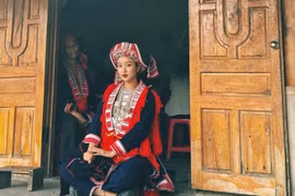 Mi Vân hóa thân thành cô gái Dao Đỏ trong chuyến du lịch khám phá vùng cao
