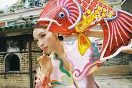 'Nữ MC chân dài nhất Việt Nam' khoe ảnh Trung thu đậm chất Trung Hoa