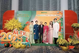 'Nữ giảng viên hot nhất cõi mạng' Midu lần đầu lộ ảnh với gia đình chồng