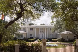 Có gì bên trong khu phố đắt đỏ nhất nước Mỹ? 