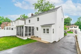 Cận cảnh ngôi nhà rao bán chưa đầy 30.000 đồng nhưng được trả hơn 14 tỷ 