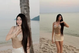 Con gái út MC Quyền Linh check-in ở biển quyến rũ hết mức