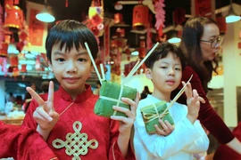 Học sinh Marie Curie rộn ràng hội gói bánh chưng, gìn giữ hồn Tết Việt