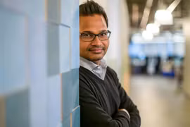 Chân dung ông chủ bán công ty, giúp 400 nhân viên thành triệu phú