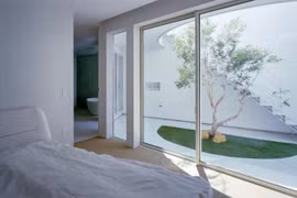 Ngôi nhà kín ngoài mở trong tiện nghi như khu nghỉ dưỡng 