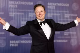 Người đầu tiên trên thế giới có 600 tỷ USD là ai?