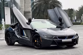 Siêu xe BMW i8 sau 10 năm lăn bánh giá chỉ 2 tỷ có đáng mua?