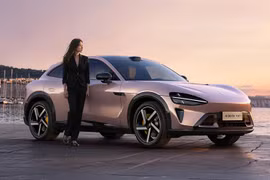 Xiaomi YU7 từ 35.000 USD "cháy hàng", bán 200.000 xe/ 3 phút